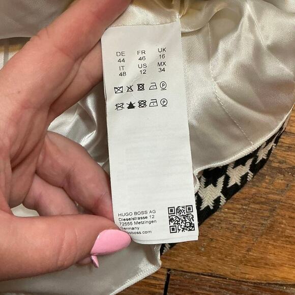 Hugo Boss Vulnona Houndstooth Skirt with Belt NWT Size 12 Black/White/Red - Picture 7 of 9